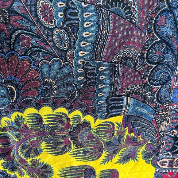 Etro authentic wool scarf/shawl. - Picture 3 of 4